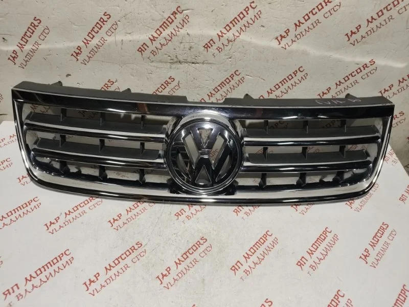 Решетка радиатора Volkswagen Touareg BMV 2005
