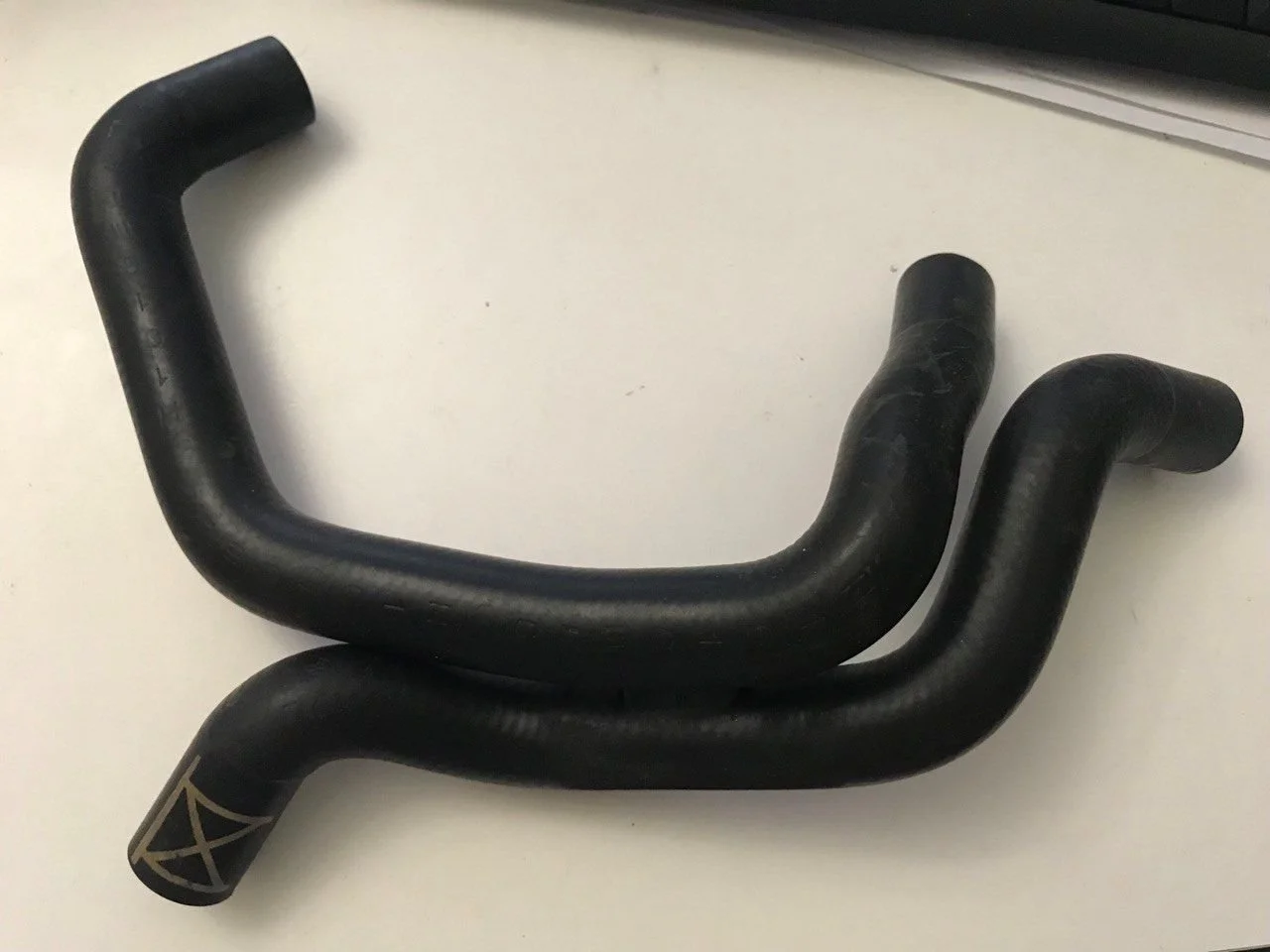 Патрубок системы охлаждения Skoda Octavia 1J0121086BR A4