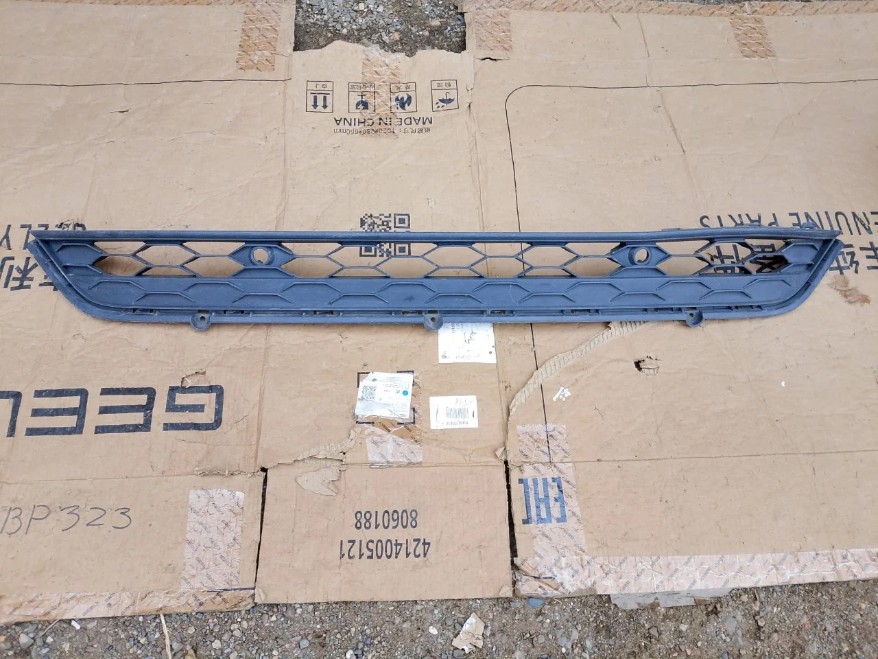 Решетка бампера Volkswagen Tiguan 2 2017 5NA853677A DGEA, передняя