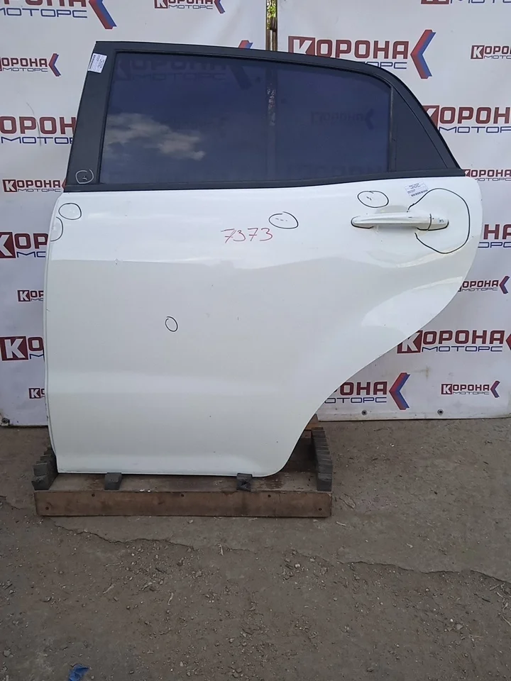 Дверь задняя левая Б/У вмятина царапины