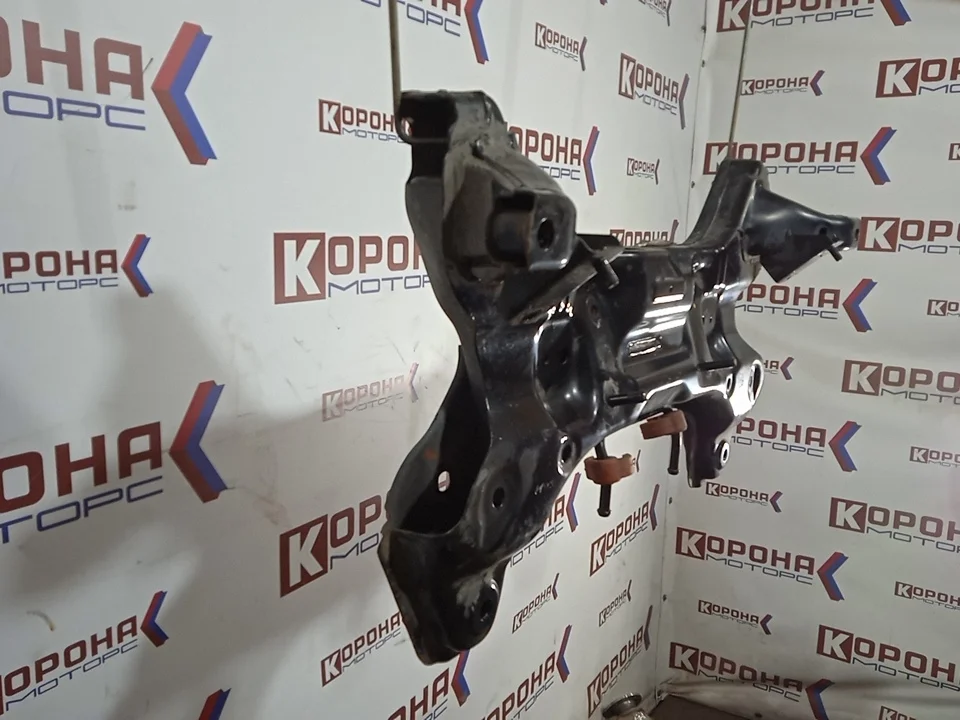 Подрамник двигателя Б/У Оригинал