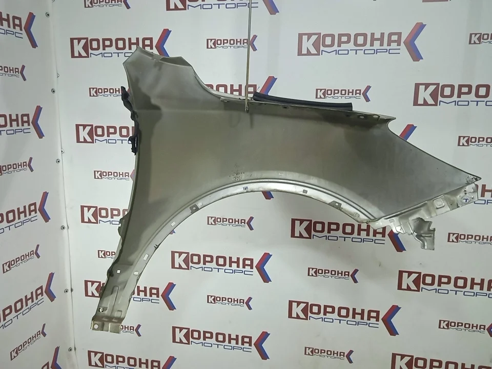 Крыло переднее левое Б/У вмятины, царапины