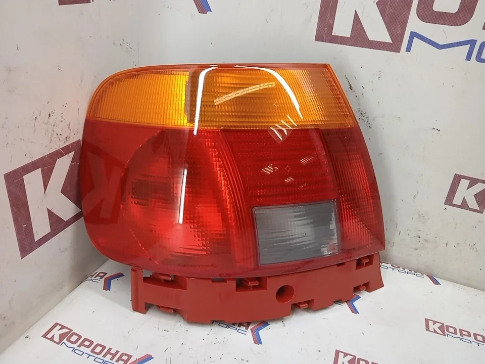 Фонарь задний левый 8D0 945 095 A , 8D0945095A Уценка микроцарапинки