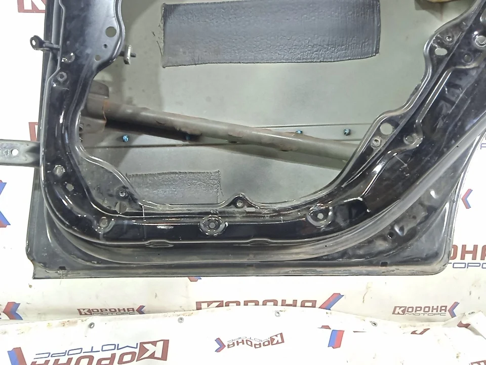 Дверь задняя правая Б/У мелкие потертости пустая