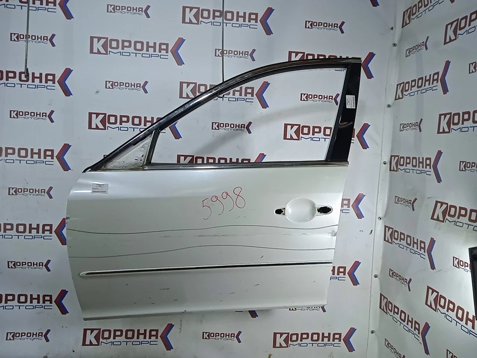 Дверь передняя левая Б/У глубокая вмятина вдоль всей двери