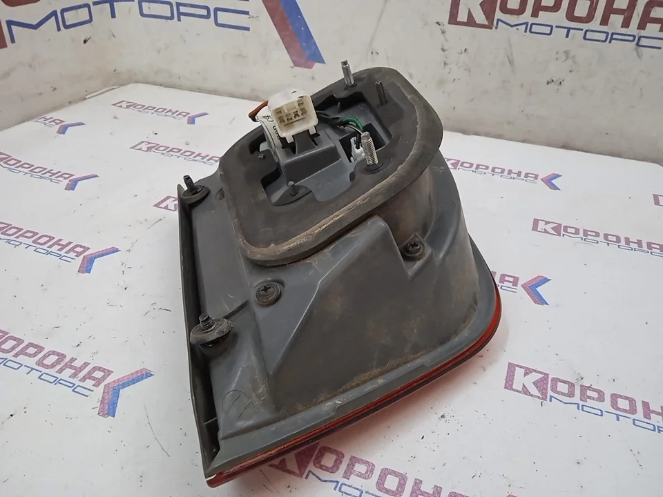 Фонарь в крышку багажника левый Б/У потертости