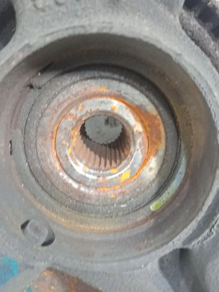 Кулак поворотный передний левый Б/У в сборе