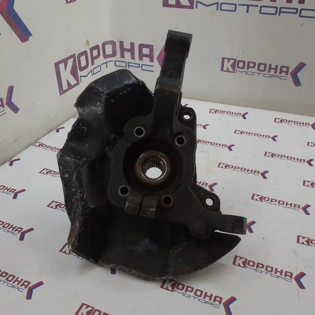 Кулак поворотный правый Б/У в сборе со ступицей