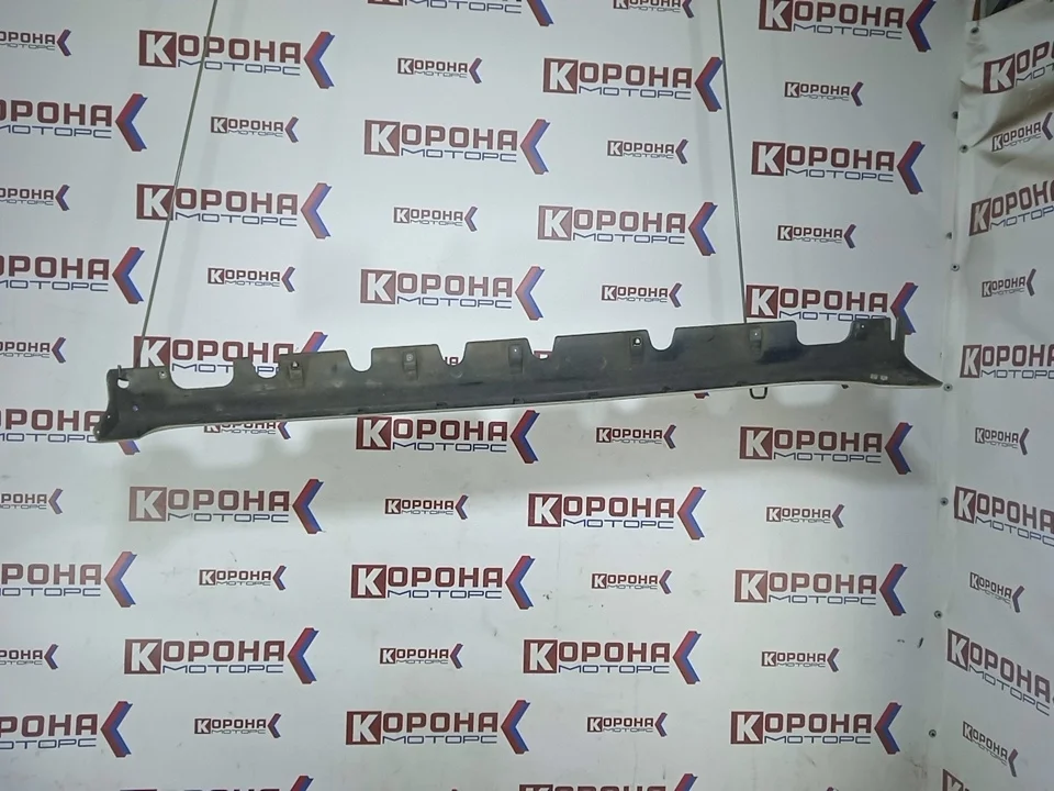 Накладка порога левая Б/У Б/У дефект 2х креплений