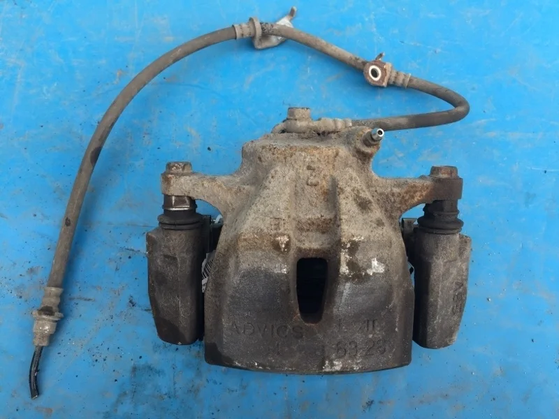 Суппорт тормозной Toyota RAV4 CA40 2012-2019