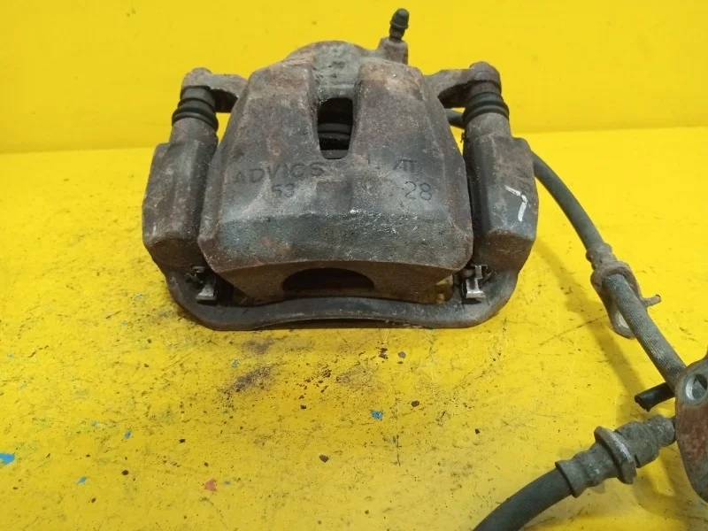 Суппорт тормозной Toyota RAV4 CA40 2012-2019