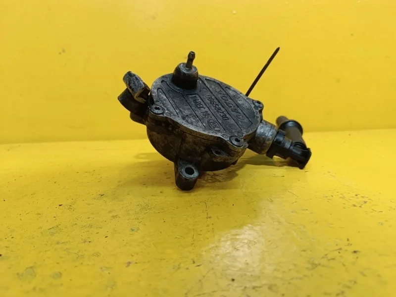 Насос вакуумный Volvo S60, S80, V70, XC70, XC90 2000-2009