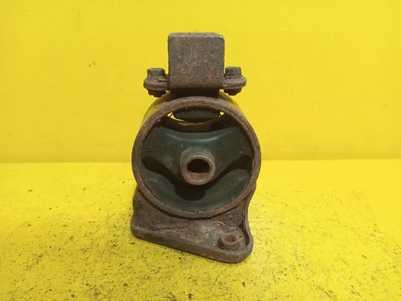 Опора двигателя Kia Sorento 2 2009-2012