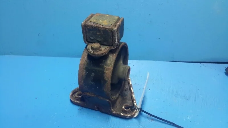 Опора двигателя Kia Sorento 2 2009-2012