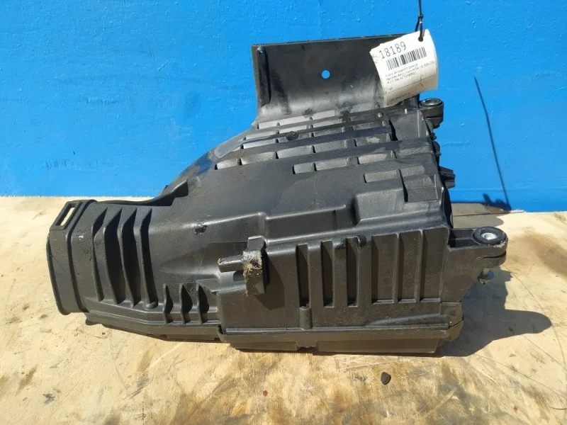 Корпус воздушного фильтра Mercedes-Benz -Class 2000-2008 W203