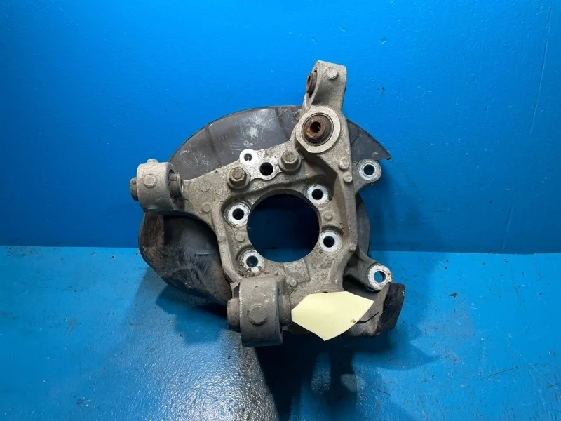 Кулак поворотный Infiniti G 2008-2014