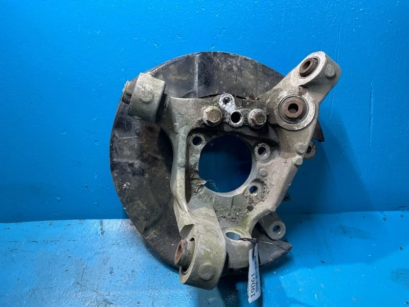 Кулак поворотный Infiniti G 2008-2014