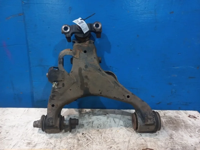 Рычаг подвески нижний Toyota Land Cruiser 200 2007-2019