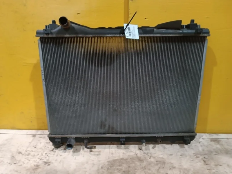 Радиатор охлаждения Suzuki Grand Vitara 2 2005-2015