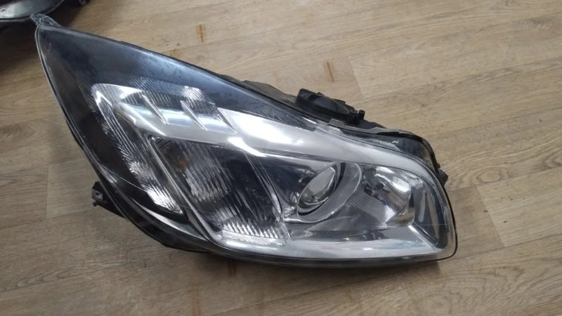 Фара Opel INSIGNIA 2011