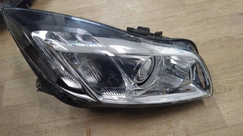 Фара Opel INSIGNIA 2011