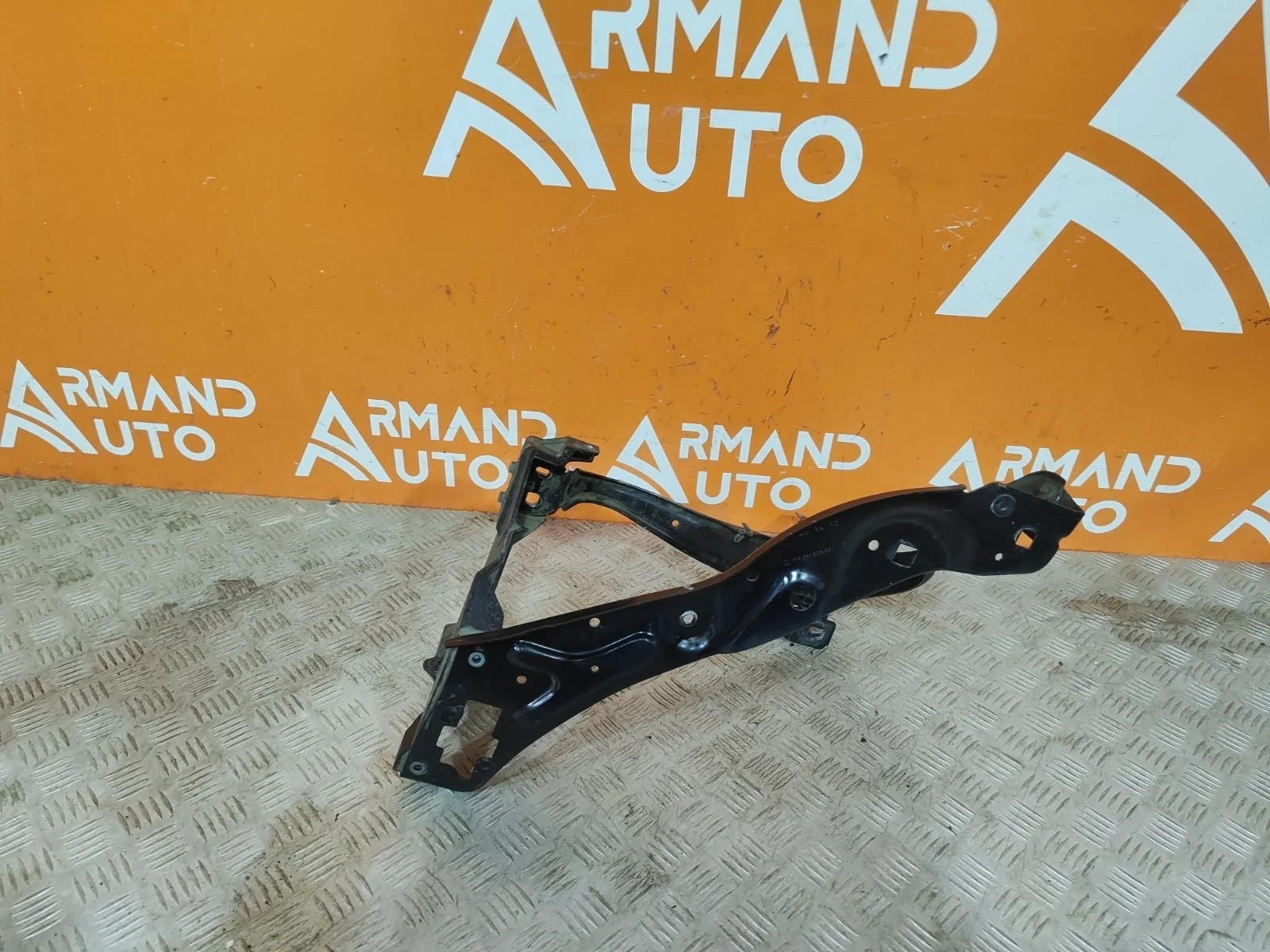 Кронштейн фары Mercedes -Class 2013-2016 W212, S212