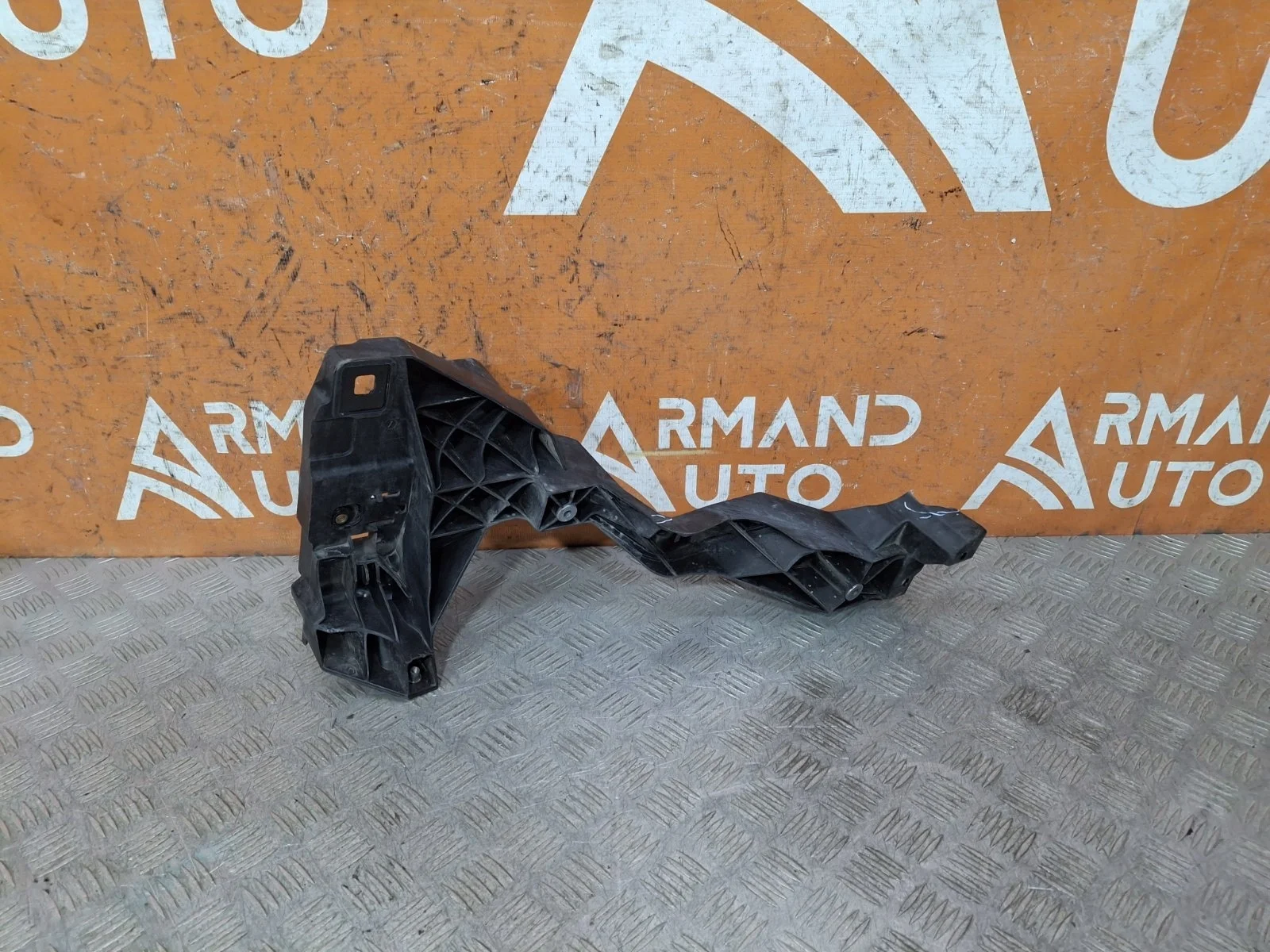 Кронштейн фары Audi Q7 2019-нв 4M