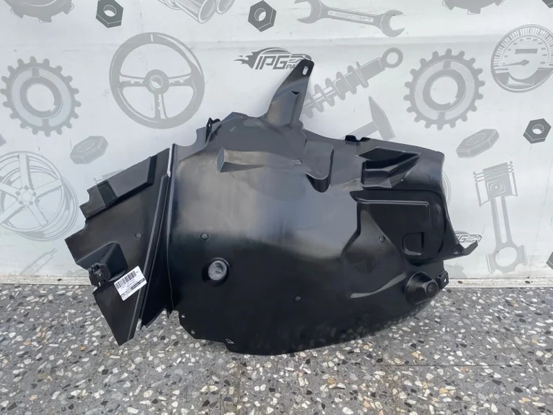 Подкрылок передний правый задняя часть Mercedes-benz W204