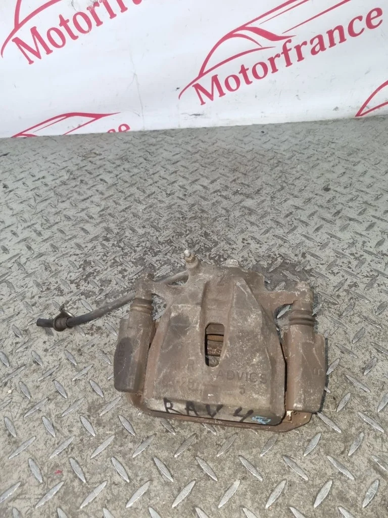 Суппорт тормозной Toyota Rav4 4773042090 XA30, передний правый