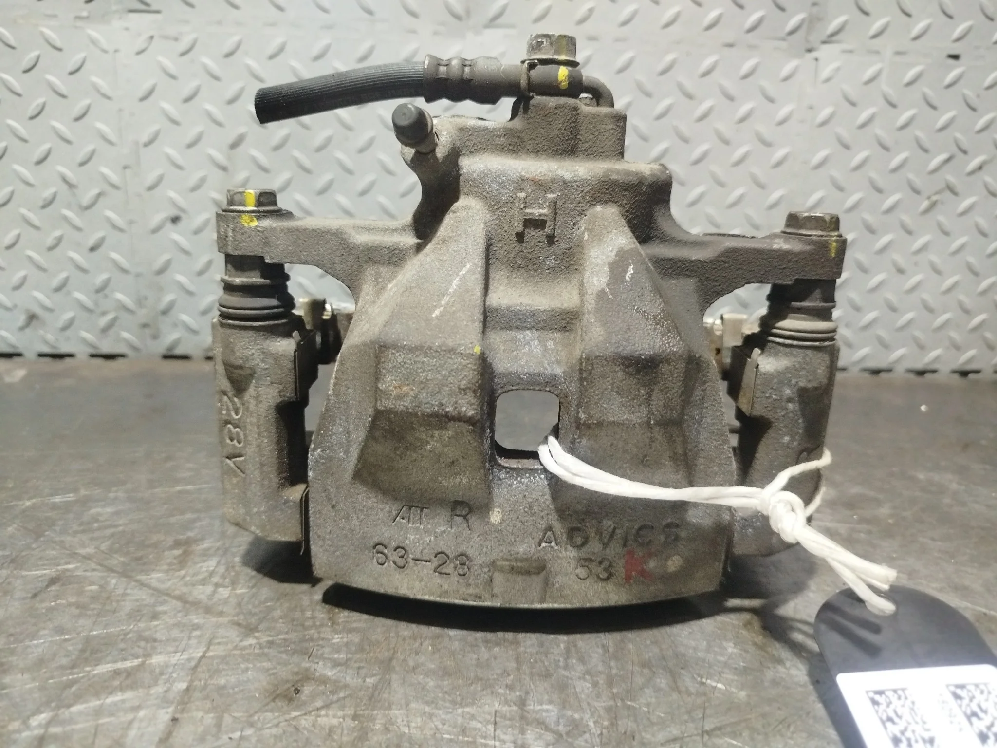 СУППОРТ В СБОРЕ TOYOTA ... CAMRY HARRIER MARK X ZIO PRIUS ALPHA RAV4 ... ZSA44 ZSU60 ZSU65 ZVW40W ZVW41W 6328 ПЕРЕДНИЙ ПРАВЫЙ 2WD 4WD СКОБА 28V 4773042090