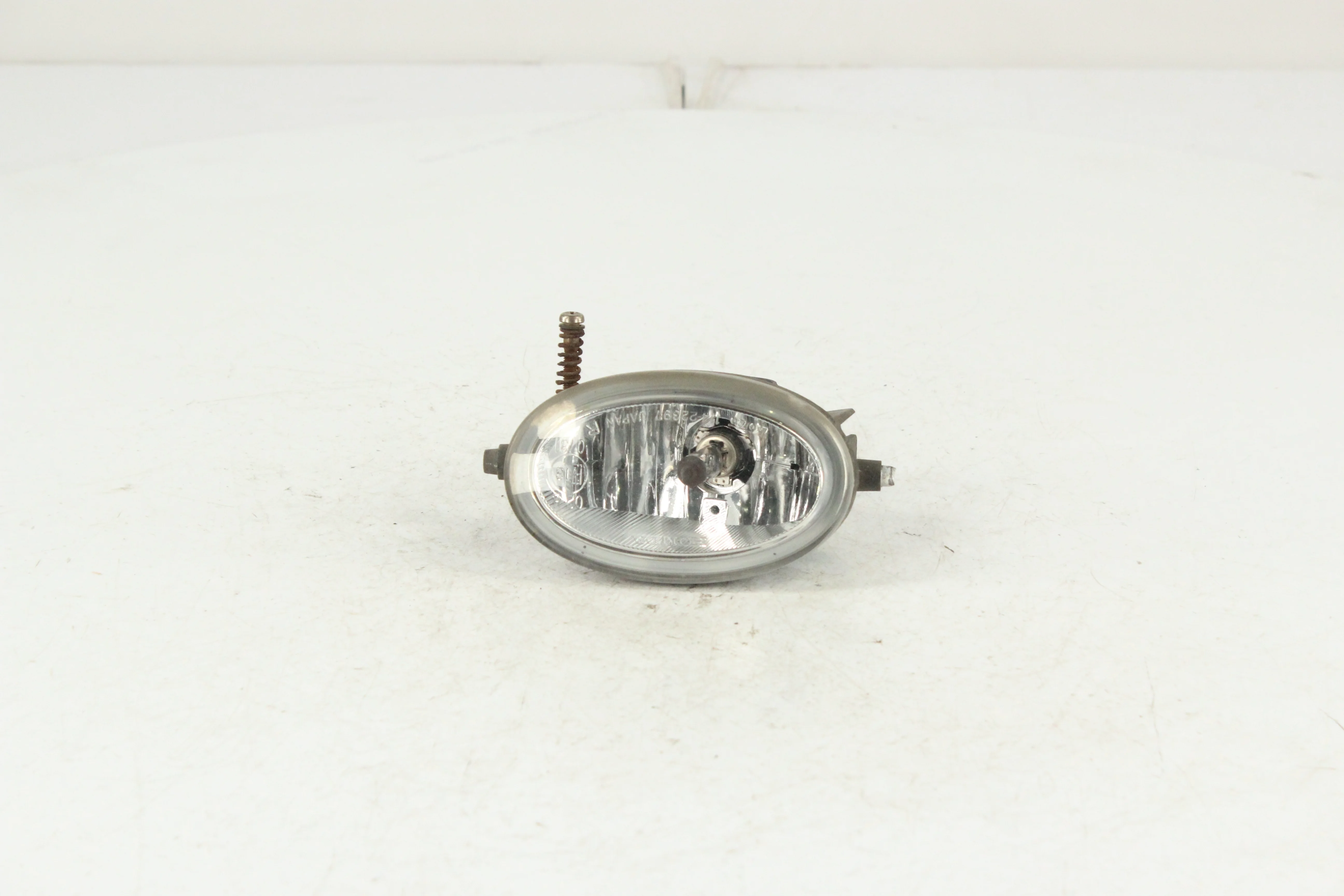 ТУМАНКА HONDA ПРАВО 33901SAA003 D174