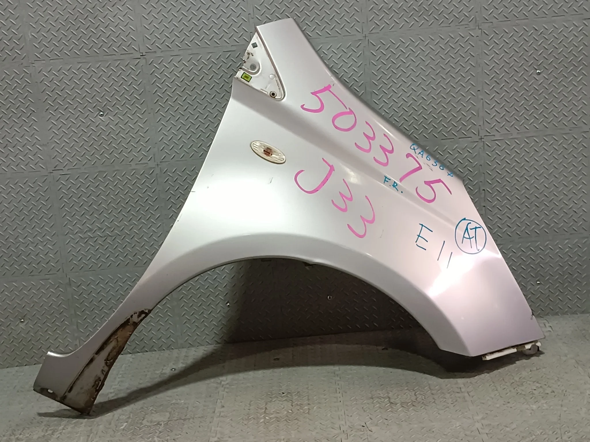 КРЫЛО NISSAN 631001U630 ПЕРЕД ПРАВО серебро, KY0 QA6387