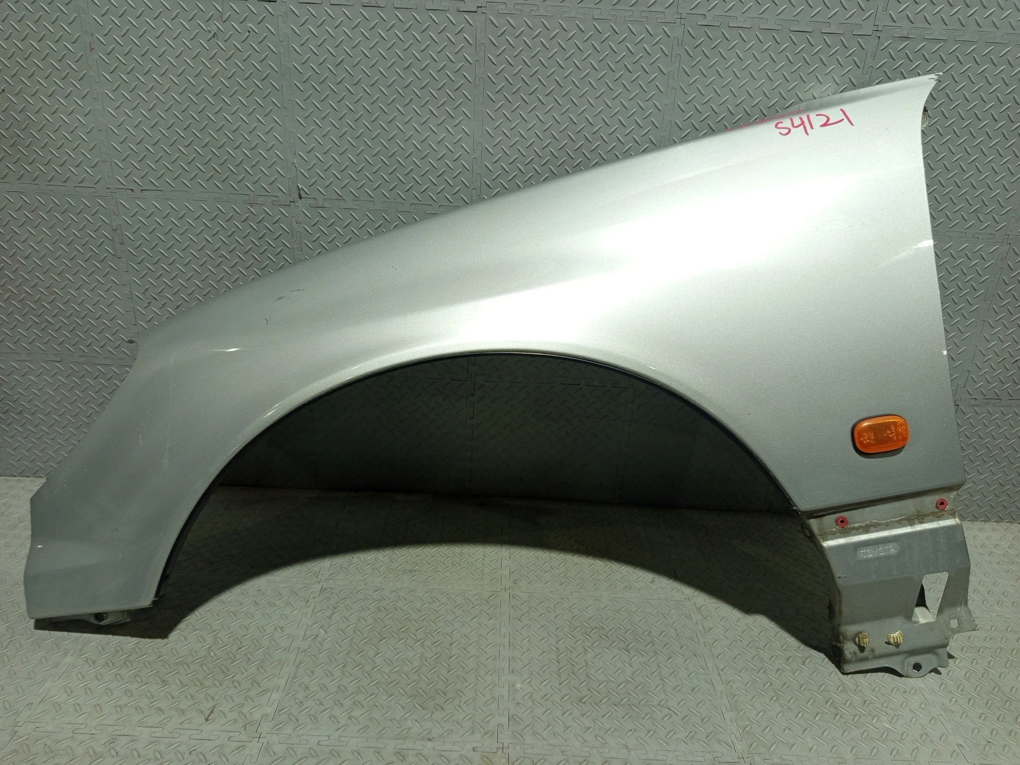 КРЫЛО TOYOTA LEXUS ARISTO GS300 GS400 GS430 JZS160 JZS161 UZS160 UZS161 538023F100 ПЕРЕДНЕЕ ЛЕВОЕ серебро, 199 S4121