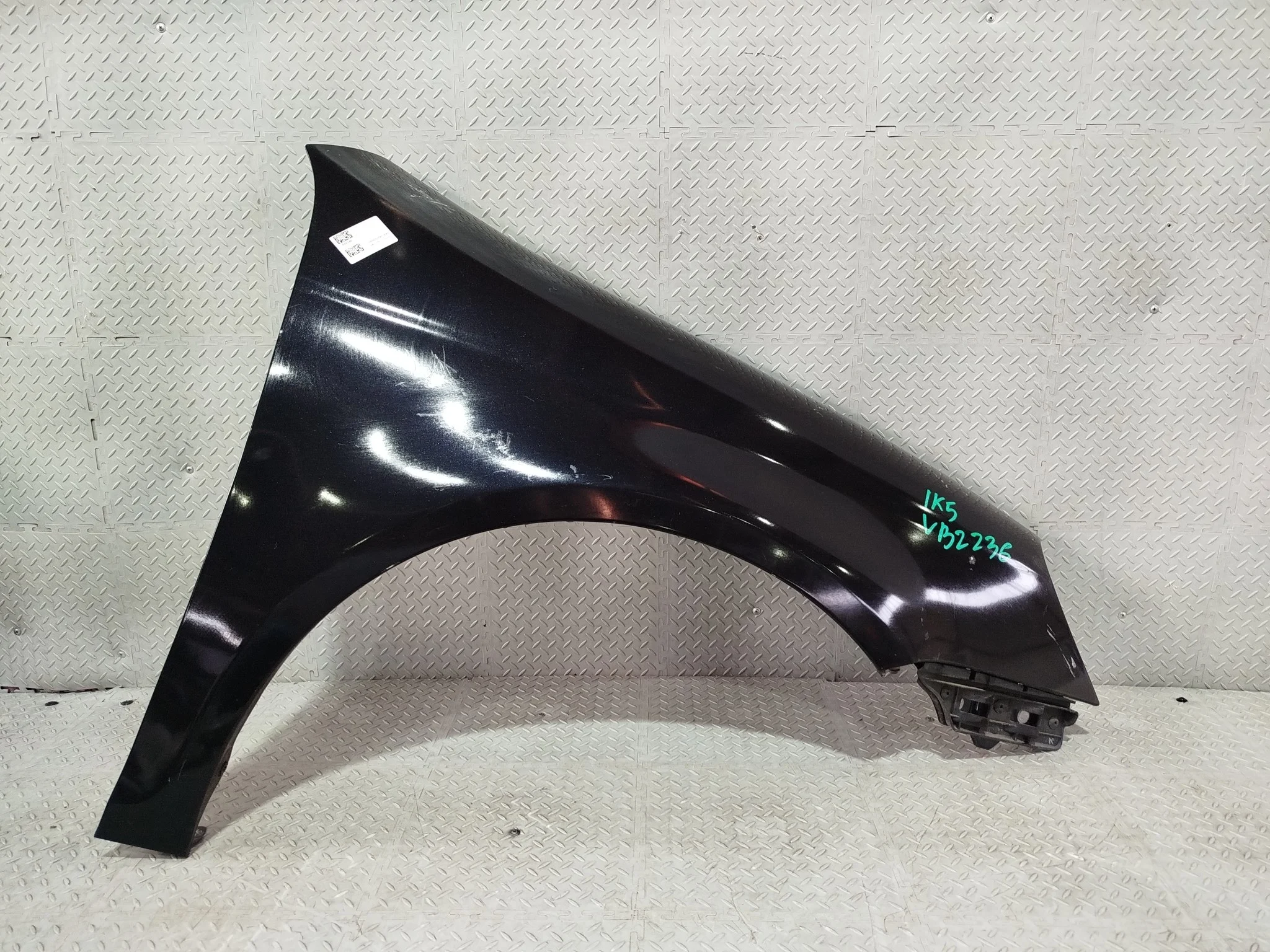 КРЫЛО VOLKSWAGEN GOLF JETTA 1K2 1K5 MK5 1K5821022A ПЕРЕДНЕЕ ПРАВОЕ черный, LC9X VB2236