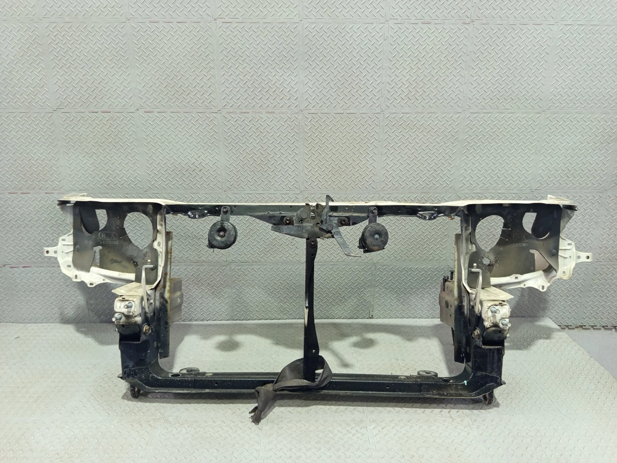 ТЕЛЕВИЗОР TOYOTA 5320122580 белый DY737Z