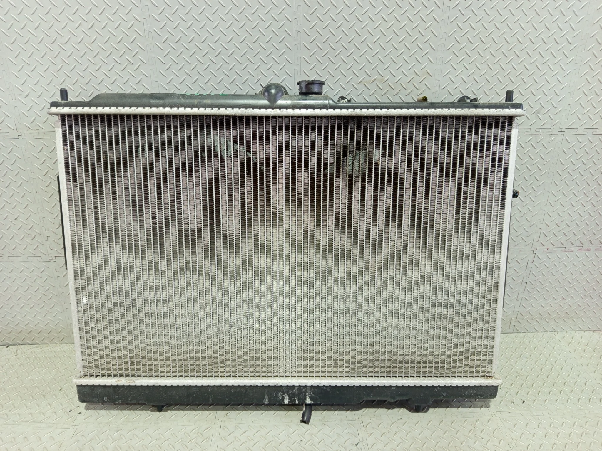 РАДИАТОР ДВИГАТЕЛЯ MITSUBISHI MR431506 S3855Z