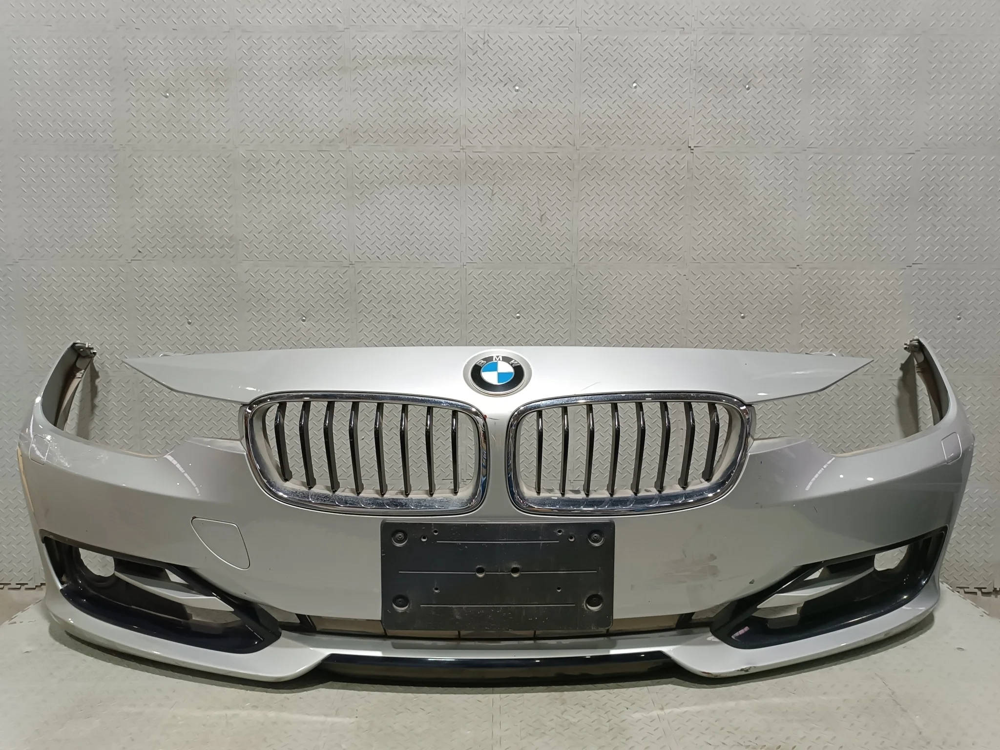 БАМПЕР BMW 3-SERIES 51117292999 ПЕРЕДНИЙ серый DY393Z