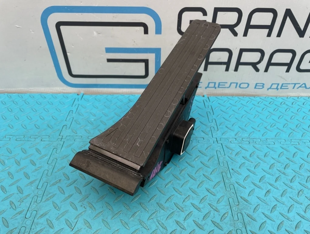Педаль газа Mercedes-Benz S-Class 2013 A2043000204 W222 278.929 4.7