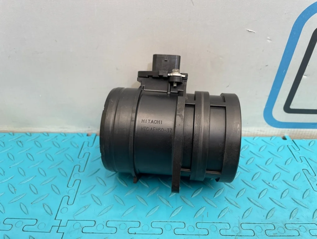 ДМРВ Volkswagen Tiguan 2010 06J906461D 5N1 CCZC 2.0