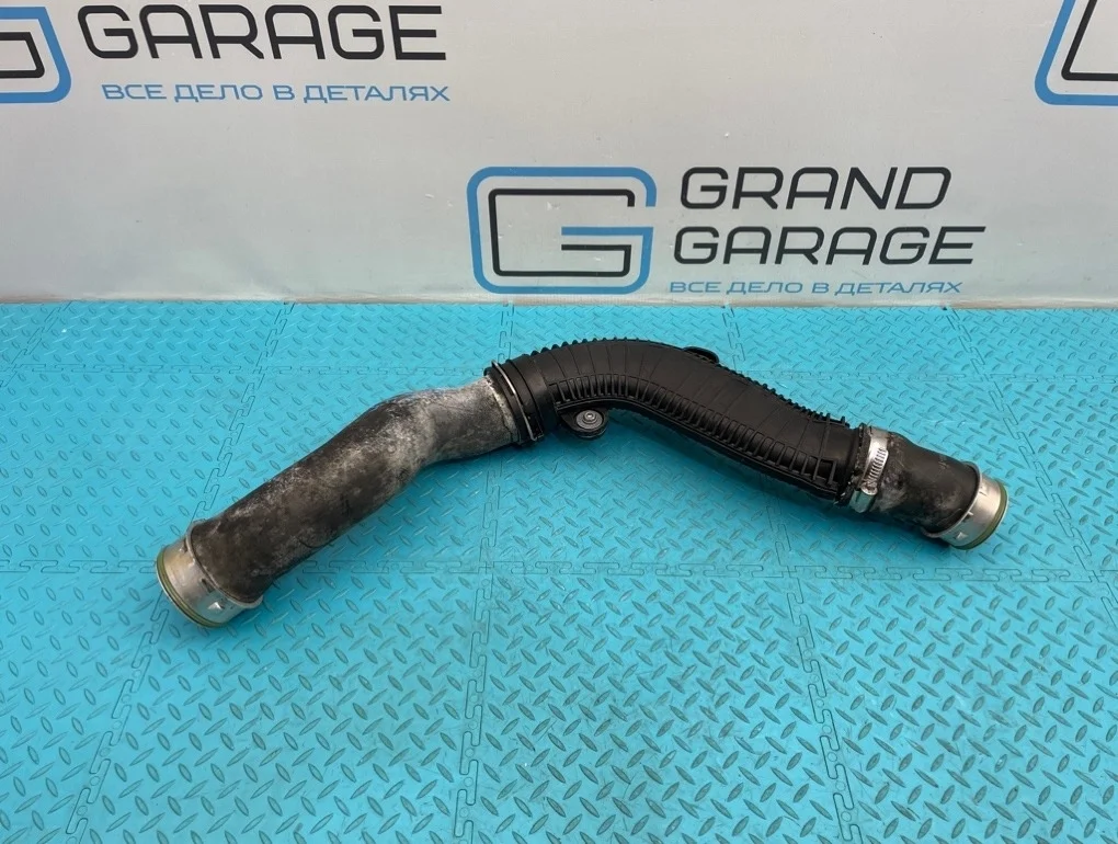 Патрубок интеркулера Volkswagen Tiguan 2010 5N0145832D 5N1 CCZC 2.0