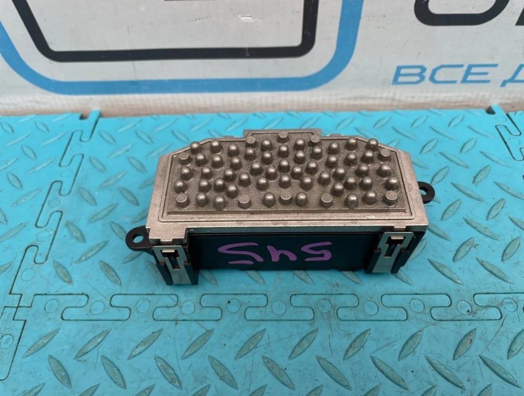 Резистор отопителя Volkswagen Tiguan 2010 3C0907521F 5N1 CCZC 2.0