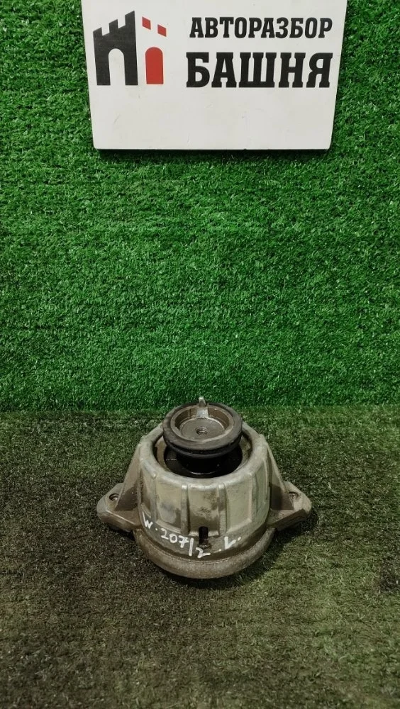 Подушка двигателя Mercedes E-Class 2011 A2072400317 W207 271.860, левая