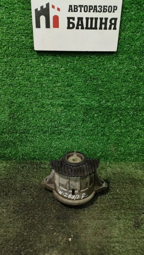 Подушка двигателя Mercedes E-Class 2011 A2072400017 W207 271.860, правая