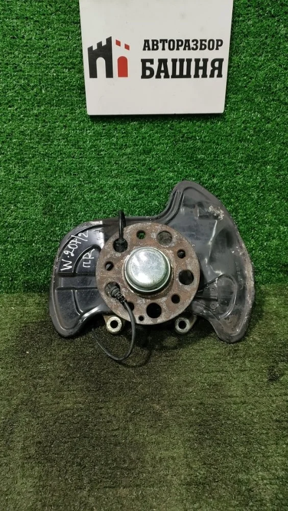 Кулак поворотный Mercedes E-Class 2011 A2043320201 W207 271.860, передний правый