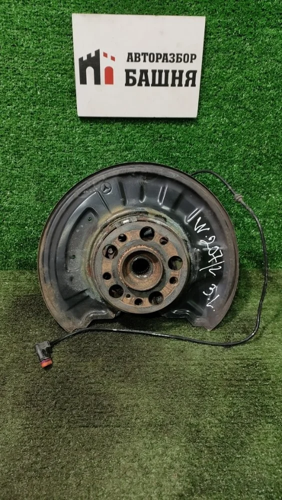 Кулак поворотный Mercedes E-Class 2011 A2043500341 W207 271.860, задний левый