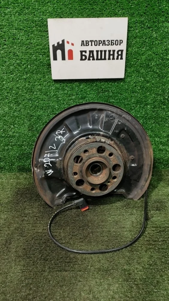 Кулак поворотный Mercedes E-Class 2011 A2043500441 W207 271.860, задний правый