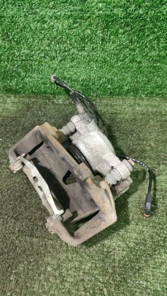 Суппорт Mercedes E-Class 2011 A2044213681 W207 271.860, передний правый