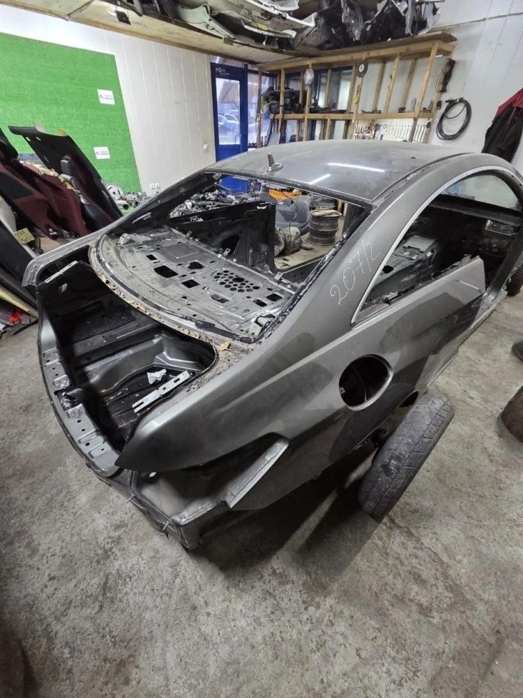 Крыло заднее Mercedes E-Class 2011 A2076302601 W207 271.860, правое