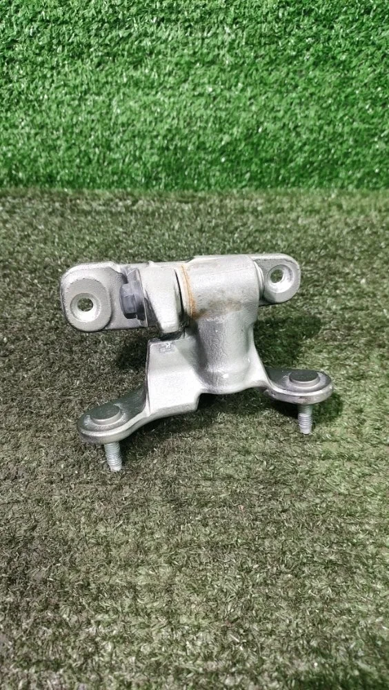 Петля двери Mercedes E-Class 2011 A2077200737 W207 271.860, левая