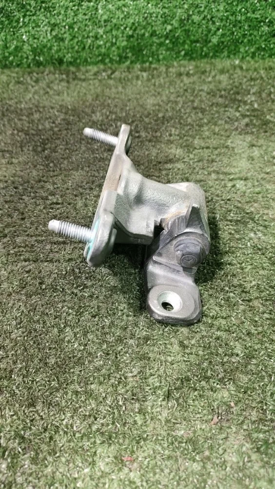 Петля двери Mercedes E-Class 2011 A2077200837 W207 271.860, правая